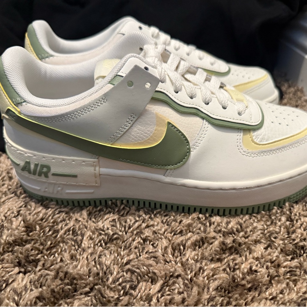 Nike Air Force 1 Shadow in White and Green